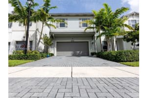 4923 Nw 48th Ter, Tamarac