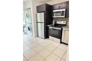 7900 Nw 6th St 102, Pembroke Pines