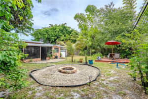 1050 Nw 142nd St, Miami