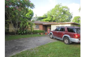 1112 Ne 110th St, Miami