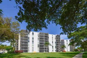 3301 N Country Club Dr 607, Aventura