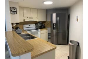 9421 Fontainebleau Blvd Apt 206-35, Miami, FL 33172, Sold 09/17/25