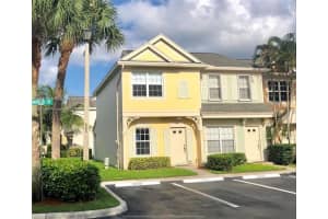 2 Simonton Cir 2, Weston