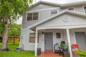 10527 Nw 6th St, Pembroke Pines