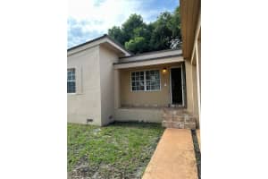 658 SE 8th Pl, Hialeah, FL 33010, Sold 08/20/25