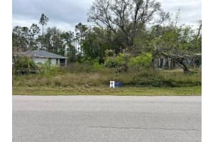 2821 N Twin Lakes Dr Punta Gorda, FL 33955 - MLS#A11831797