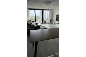 3731 N Country Club 921, Aventura