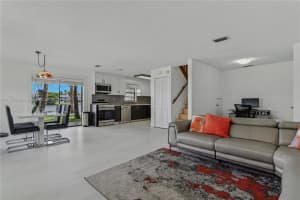 6825 Nw 169th St 54h, Hialeah