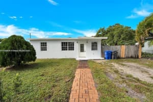 3900 SW 47th Ave, West Park, FL 33023, - MLS#A11832274