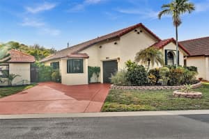 631 SW 113th Ave, Pembroke Pines, FL 33025 - MLS#A11832507