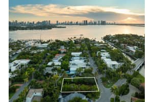 2121 Regatta Ave Miami Beach, FL 33140 - MLS#A11832619