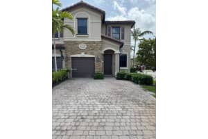 5013 Vulcan Way, Davie