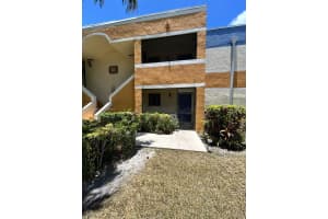189 Lakeview Dr 103, Weston