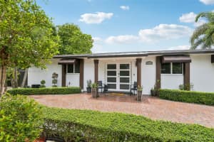 2550 Sw 68th Ave, Miami