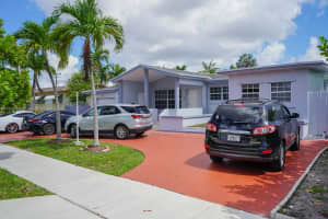 961 W 53rd St, Hialeah