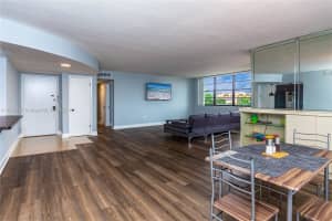 9180 W Bay Harbor Dr APT 5C, Bay Harbor Islands, FL 33154, - MLS#A11832857