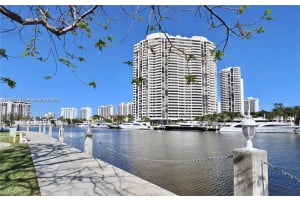 3030 Marcos Dr T512, Aventura