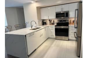 19901 E Country Club Dr 2202, Aventura