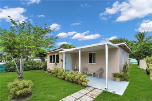 2447 Harding St, Hollywood