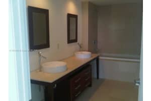 495 Brickell Ave 2607, Miami