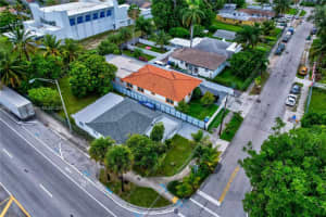 8224 Nw 1st Pl, Miami