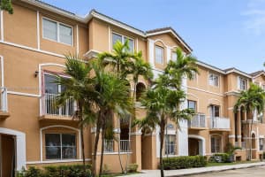 17640 NW 73rd Ave Apt 201-19, Hialeah, FL 33015, - MLS#A11833362