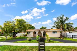 10721 Sw 38th St, Miami
