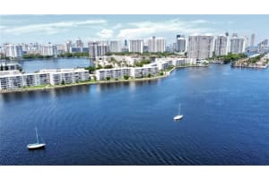 2903 Point East Dr K611, Aventura