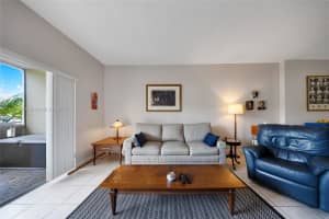 4330 Hillcrest Dr 104, Hollywood