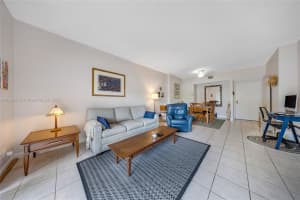 4330 Hillcrest Dr APT 104, Hollywood, FL 33021, - MLS#A11833579