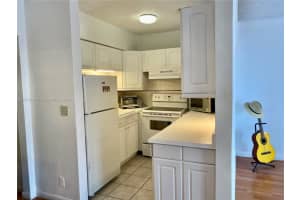 820 Sw 11th Ave 15b, Hallandale Beach