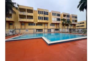 1555 W 44th Pl 103, Hialeah