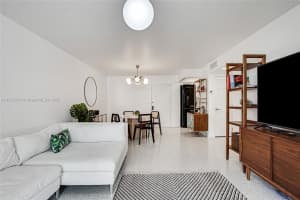 1621 Collins Ave APT 504C, Miami Beach, FL 33139, - MLS#A11833743