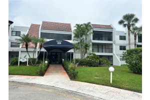 200 Lakeview Dr 312, Weston