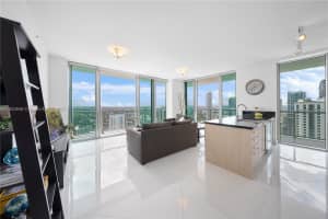 79 Sw 12th St 3812s, Miami