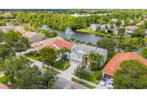 325 Cameron Dr Weston, FL 33326 - MLS#A11833928