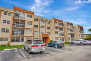 2401 Nw 41st Ave 108, Lauderhill