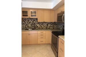 4000 N Hills Dr APT 32, Hollywood, FL 33021, - MLS#A11833992