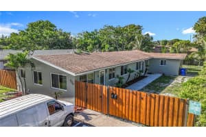 700 NE 25th St Apt B, Pompano Beach, FL 33064, - MLS#A11834115