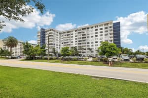 4350 Hillcrest Dr 303, Hollywood