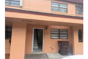 2225 W 53rd Pl 2225, Hialeah