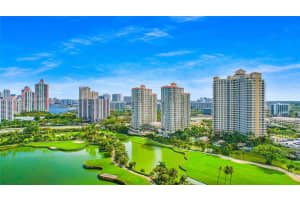 19501 W Country Club 1610, Aventura