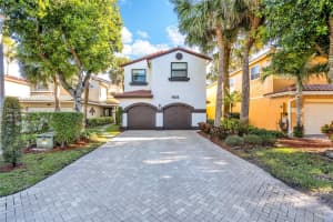 9825 Fairway Cove Ln, Plantation, FL 33324, - MLS#A11834243