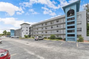 2775 W 52nd St 305, Hialeah