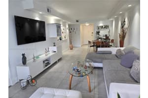 1000 Parkview Dr 114, Hallandale Beach