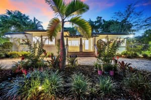 5701 Sw 33rd St, Miami