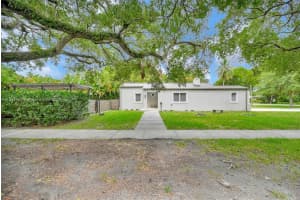295 De Leon Dr, Miami Springs