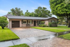 14181 Leaning Pine Dr, Miami Lakes, FL 33014 - MLS#A11835000