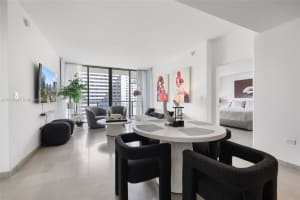 88 SW 7th St Apartment 1010, Miami, FL 33130, - MLS#A11835047