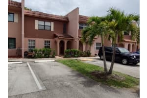 15 Laredo Pl 2-7, Davie